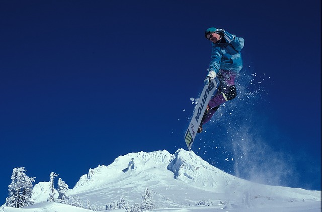 skok na snowboardu